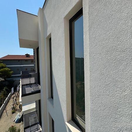 Twins Hotel Vlore Bagian luar foto