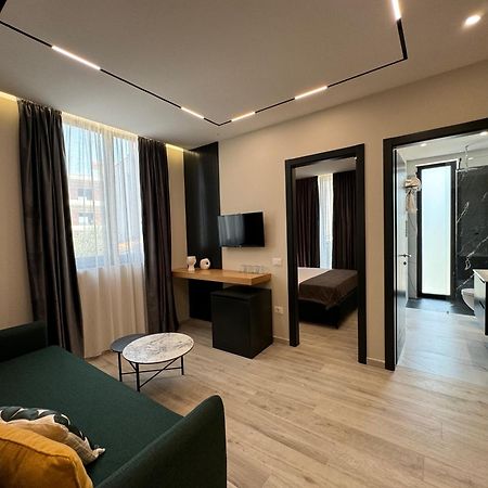 Twins Hotel Vlore Bagian luar foto