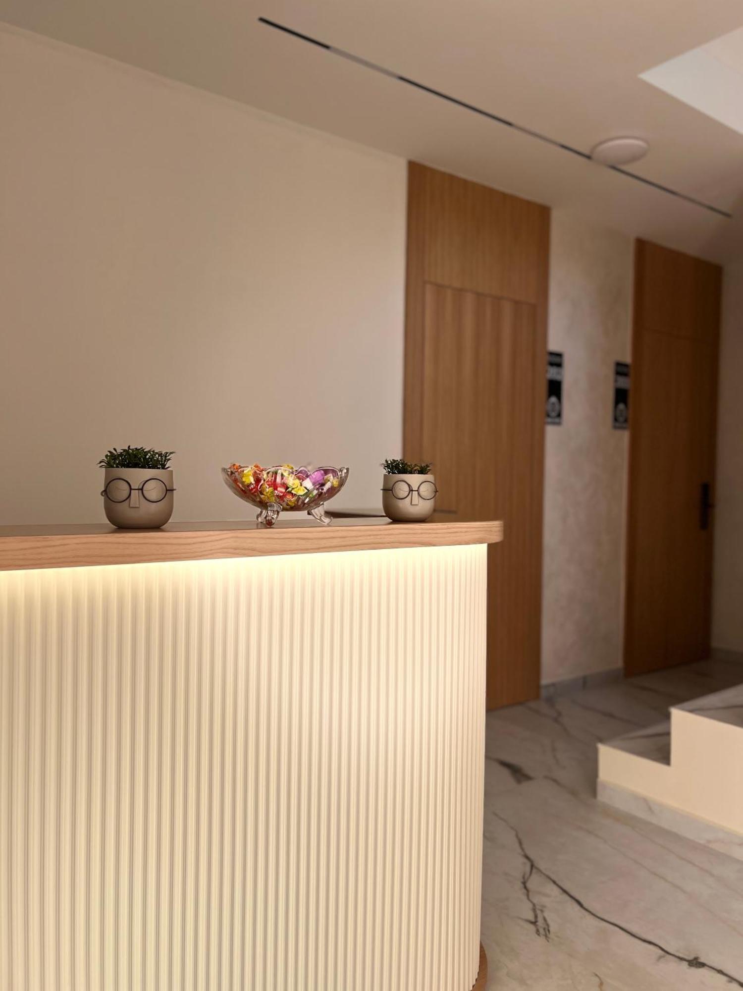 Twins Hotel Vlore Bagian luar foto
