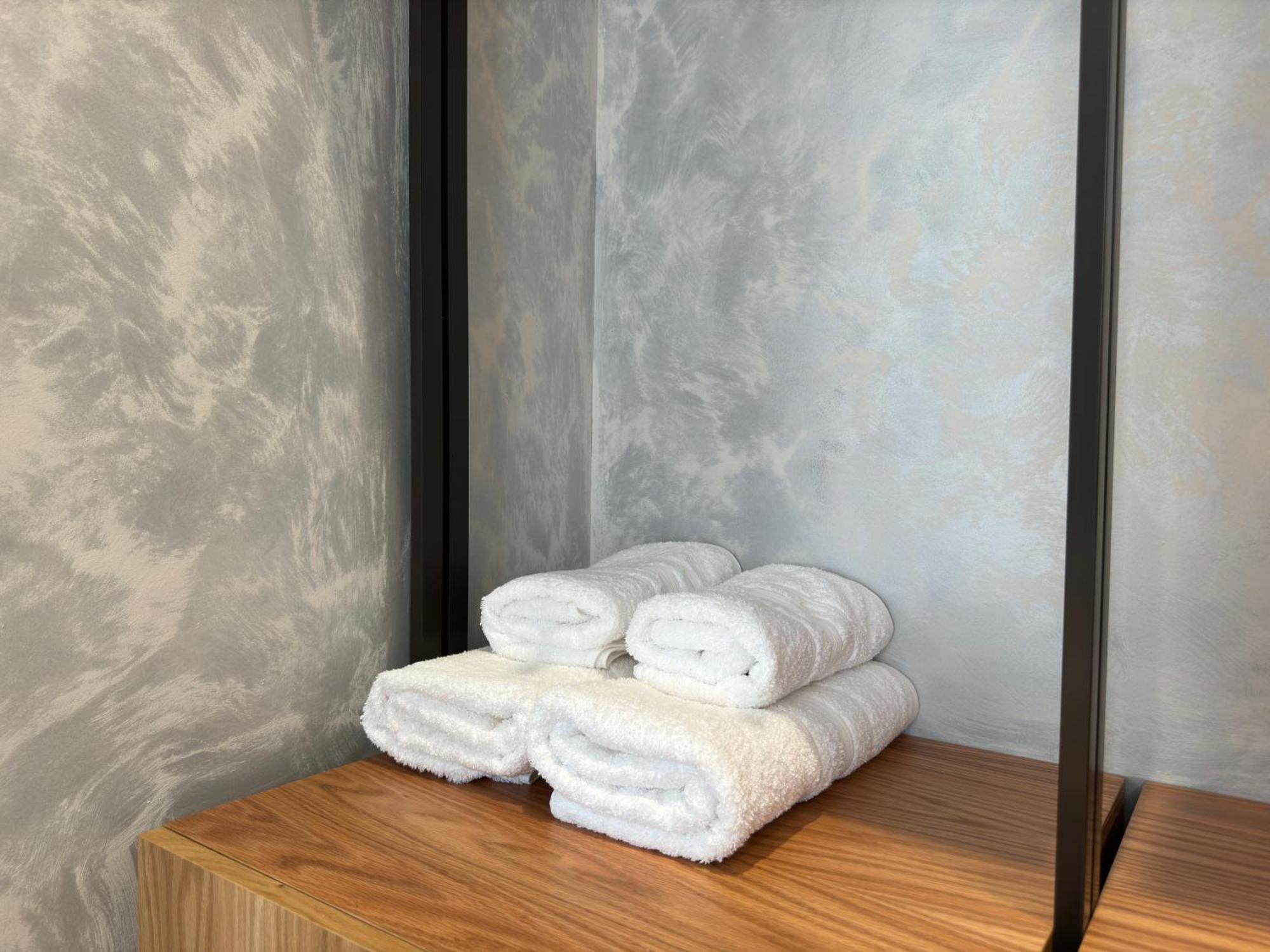 Twins Hotel Vlore Bagian luar foto