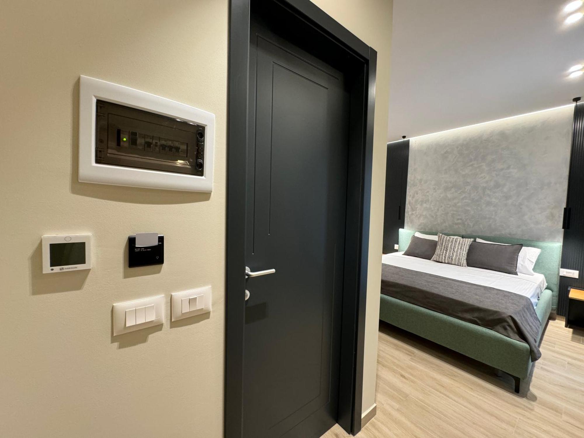 Twins Hotel Vlore Bagian luar foto