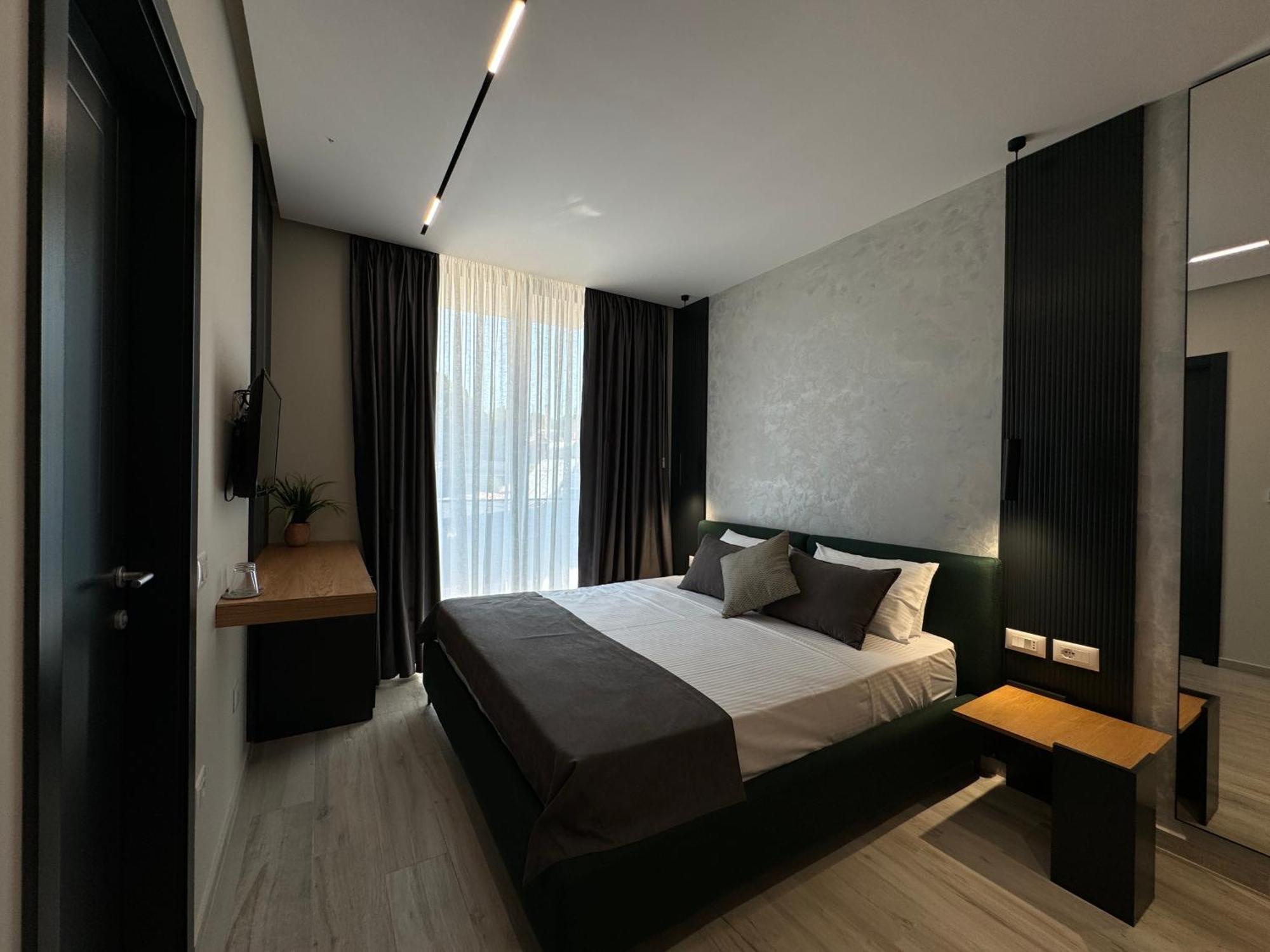Twins Hotel Vlore Bagian luar foto