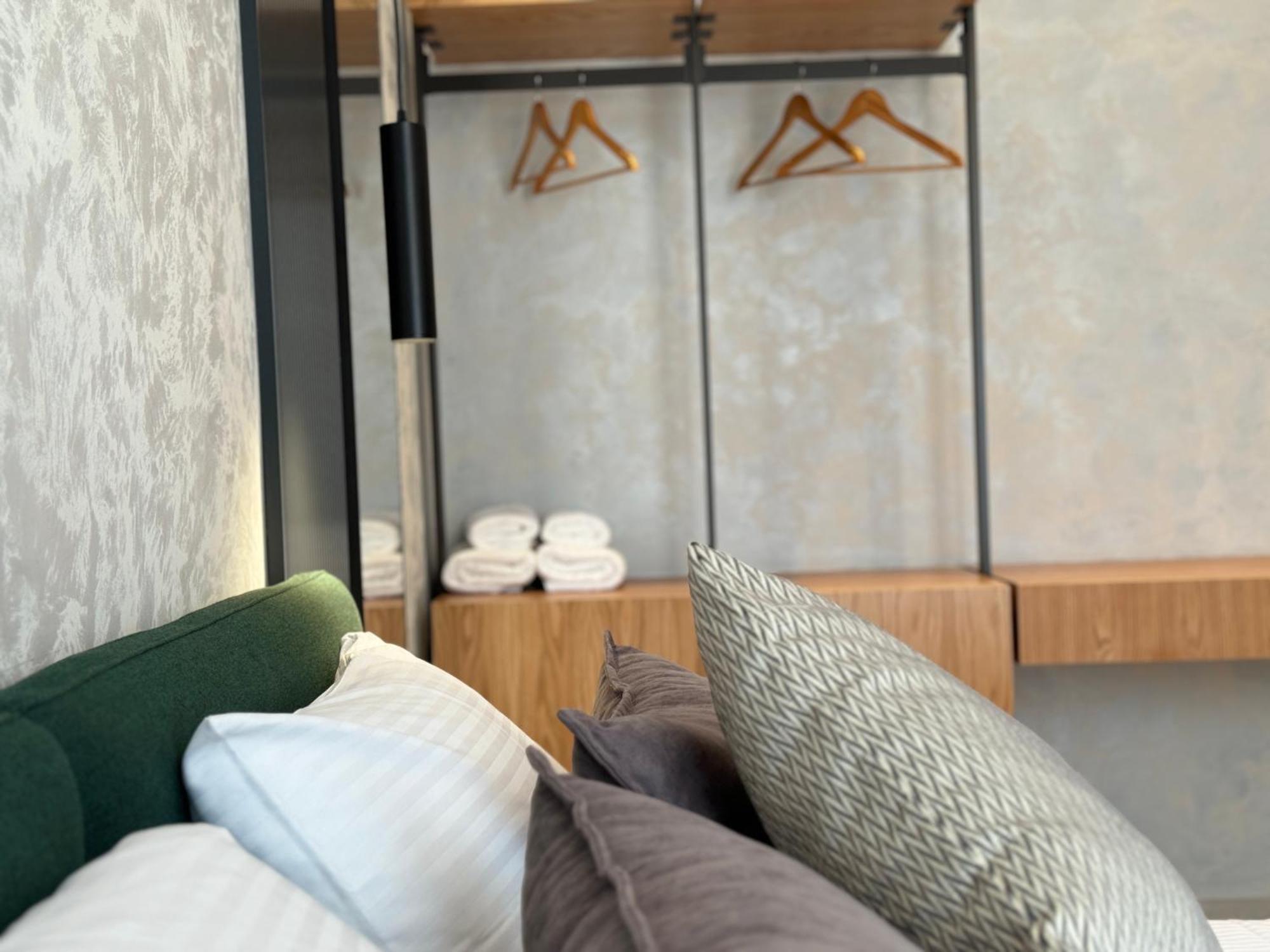 Twins Hotel Vlore Bagian luar foto