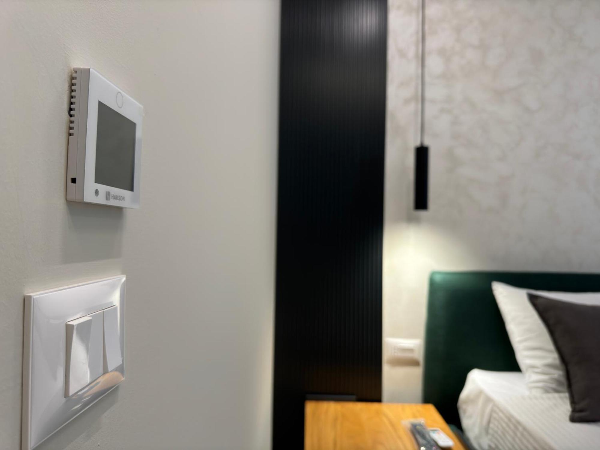 Twins Hotel Vlore Bagian luar foto
