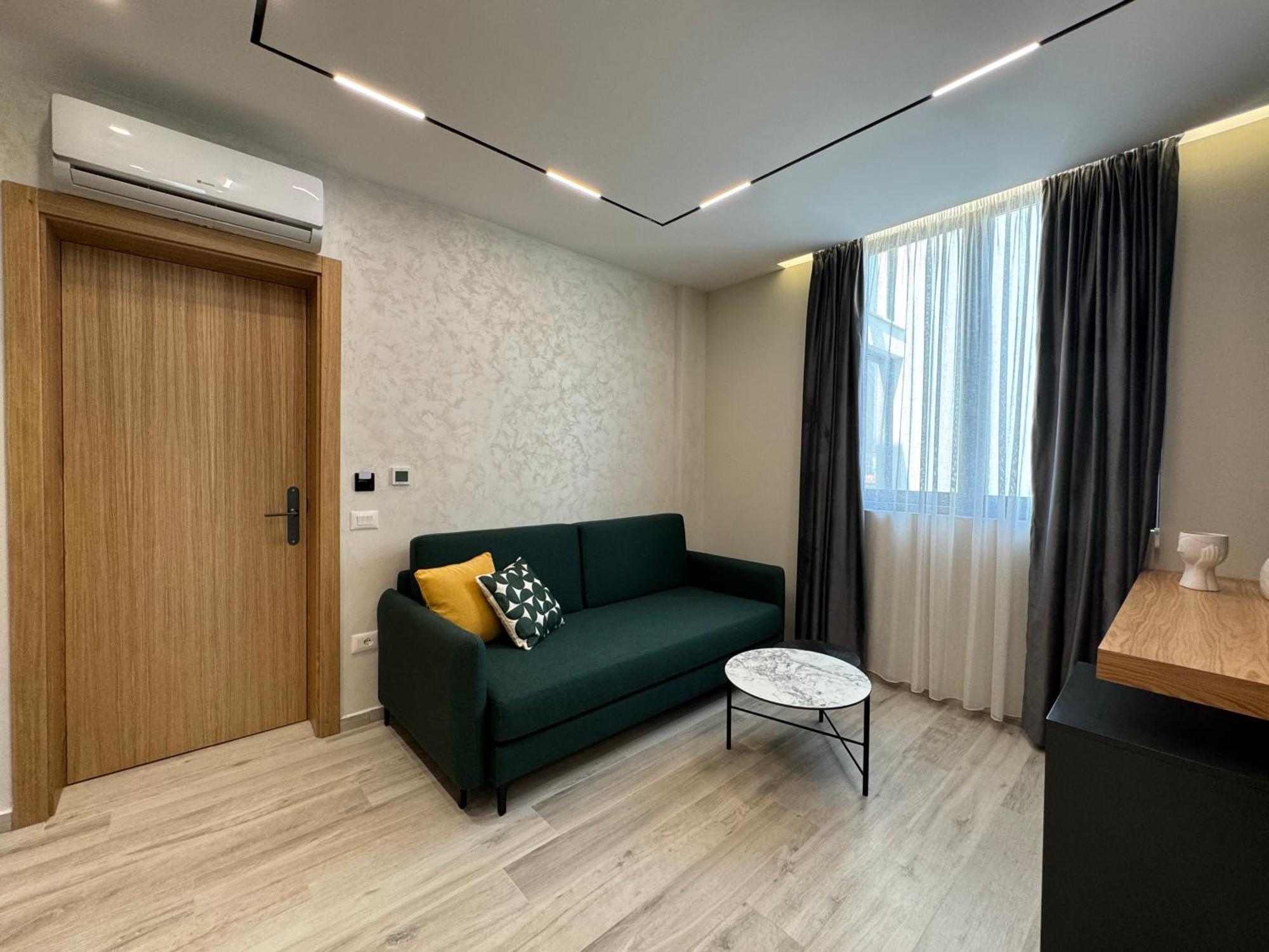 Twins Hotel Vlore Bagian luar foto